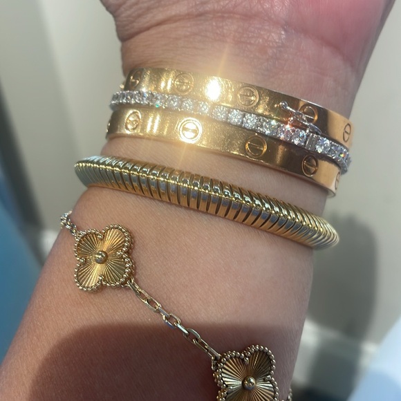 Afarin Collection Tubogas Diamond Bypass Cuff Bangle Bracelet in 18k - Picture 16 of 16